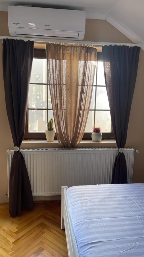Guesthouse 12A Pristina Eksteriør bilde
