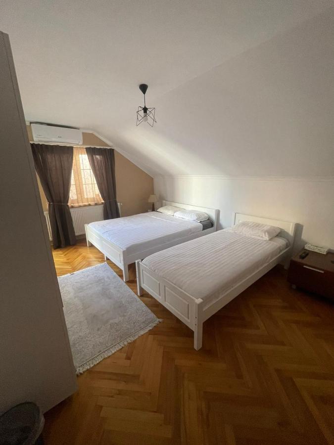 Guesthouse 12A Pristina Eksteriør bilde