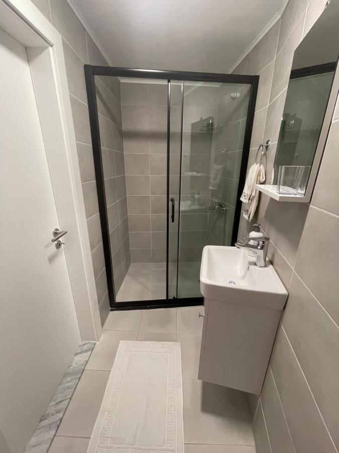 Guesthouse 12A Pristina Eksteriør bilde