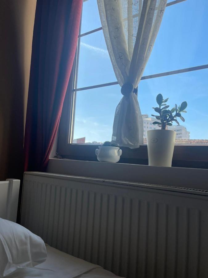 Guesthouse 12A Pristina Eksteriør bilde