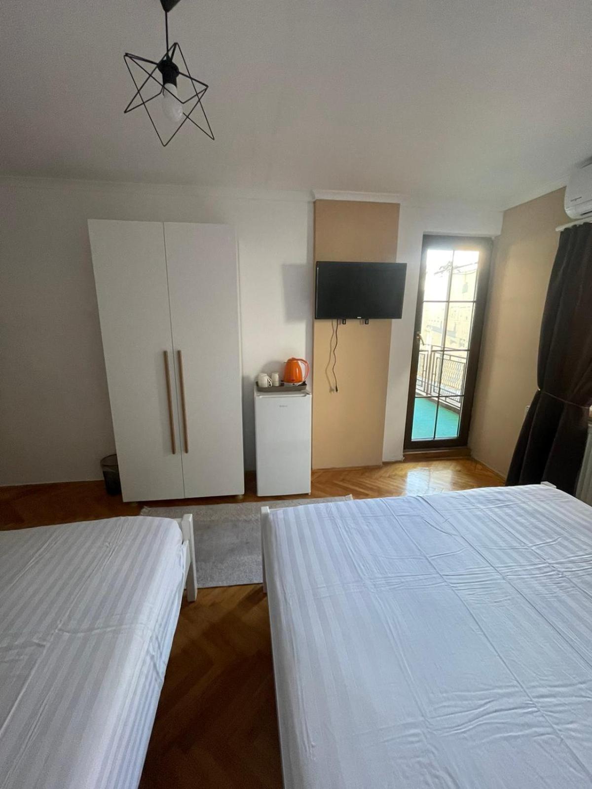Guesthouse 12A Pristina Eksteriør bilde