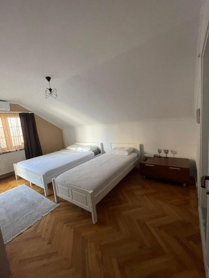 Guesthouse 12A Pristina Eksteriør bilde